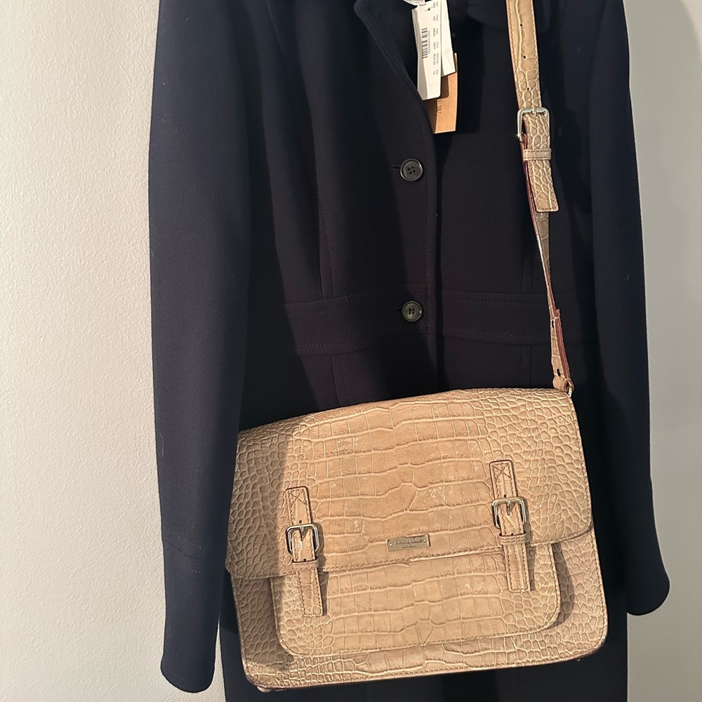 Kate Spade tan embossed patent leather large Essex Scout Messenger bag.